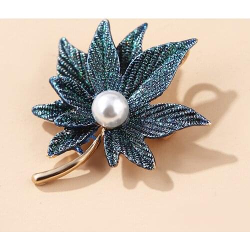 Fashion Pearl Double Layer Maple Leaf Brooch Women Vintage Beautiful Badge Sweater Suit Jacket Coat Corsage Jewelry Accessories
