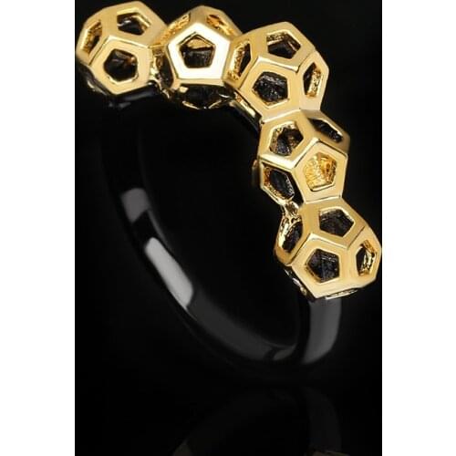 2021 New Womens Black Gold Ring Hollow Geometric Diamond Ring Creative Honeycomb Ring Party Jewelry Women Jewelry