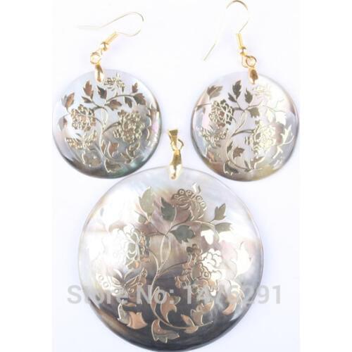 Mother of Pearl Shell Round Bead Pendant Dangle Earrings 1 Set