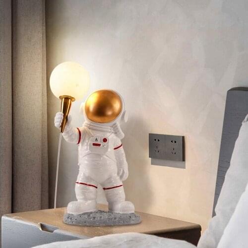 Space Man Desk Lights Resin LED Table Lamps Astronaut Model Wall Lamp with 5W LED Bulb Decoration for Bedside Living Room