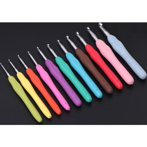 Ergonomic Multi Colour Crochet Hooks Yarn Knitting Needles 2-8mm with Case Tool