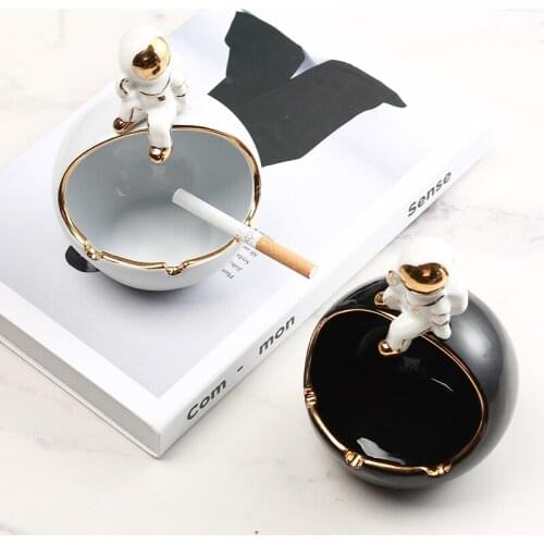 Nordic Ceramic Ashtray Astronaut Ash Tray Gift For Boyfriend Tobacco Smoking Weed Living Room Coffee Table Home Accessories