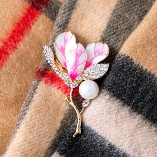 Elegant Pearl Magnolia Brooch For Women Pink White Enamel Flower Pins Gold Color Crystal Leaf Jewelry Dress Suit Christmas Gifts