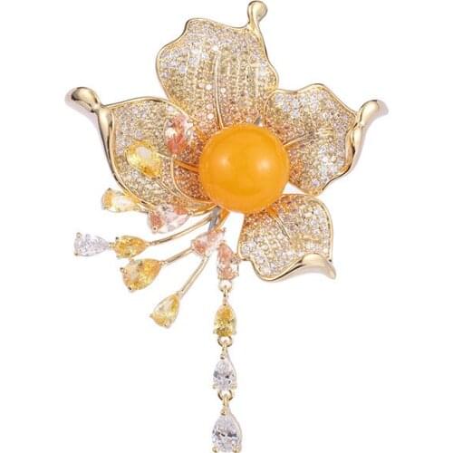 2021 New Fashion Pearl Flower Brooches Pins Women Luxury Jewelry Mircro Pave Cubic Zirconia Brand Brooch Wedding Corsage