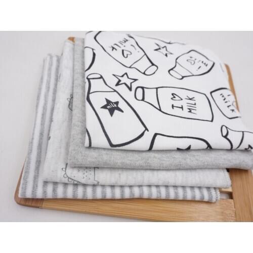 Free shipping baby small square / feeding napkin soft cotton cloth Gray bottle pattern 4 pieces installed size 28 * 28
