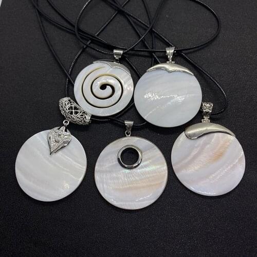 The Exquisite Natural Shell Pendant Round Shape Can Be Used To Make DIY Necklaces, Bracelets and Other Jewelry High-end Fashion