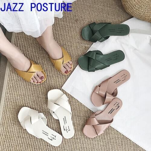 Net red sandals and slippers womens summer fashion wear new Korean version of the wild cross flat shoes tide shoes q201