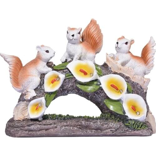 Cute Squirrels Figurine LED Solar Light Outdoor Courtyard Decor Landscape Lighting Waterproof Garden Squirrel Statue Ornaments