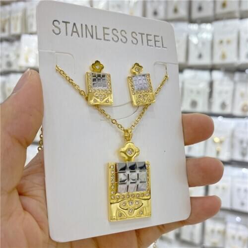 Stylish and luxurious pendant necklace designed for women with stainless steel jewelry party gifts