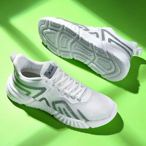 Jogthelete Men Luminous Running Shoes Breathable Sneakers Male Casual Comfortable Jogging Coconut Sports Shoes Summer New 5z