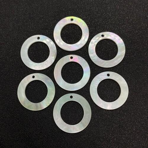 Natural Seashell Pendant Necklace Round Round Center Round Safety Buckle Perforated Bead Ring White Fashion Pendant Craft Making