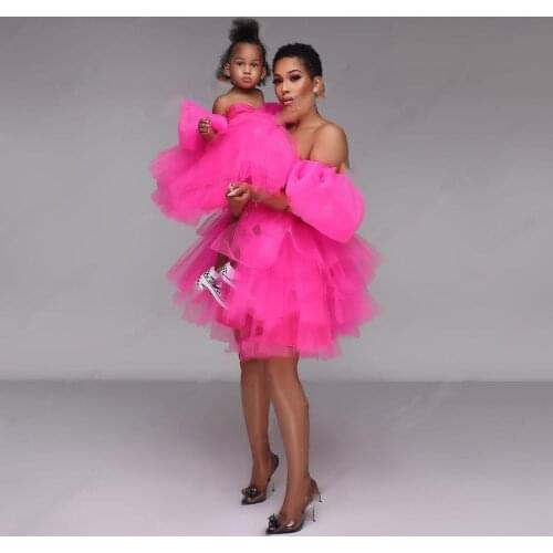 Cozy Mom And Me 2 Dresses Extra Puffy Prom Dresses vestido de curto Hot Pink Ruffle Prom Dress Off Shoulder Short Party Dresses