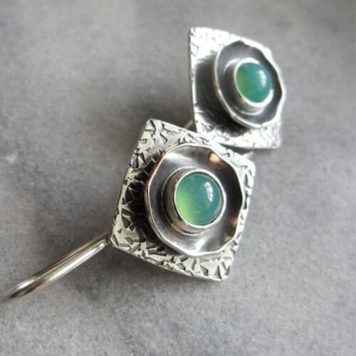 Small Geometric Carved Metal Green Stone Hook Earrings Vintage Ethnic Round Stone Inlaid Flower Earrings for Women Ornaments