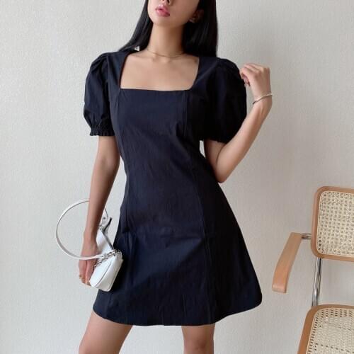 2021 Hot Summer New French Hepburn Temperament Square Collar Small Black Dress Court Puff Sleeve A-line Mini Sexy Dress 0JUR