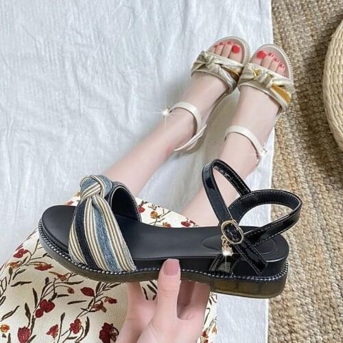 2021 New Word Buckle Student Sandals Female Small Slope with Leaking Toe Breathable Sandals Bow Shoes Women Shoes