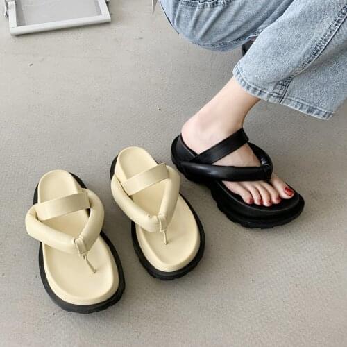 Women Thick Platform Slippers Summer Beach Soft Sandals Leisure Black Yellow Platform Trendy Flip Flops Flat Slippers for Women