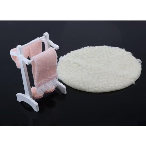 1/12 Scale Rack with Towel and Floor Rug Dollhouse Miniature Decoration