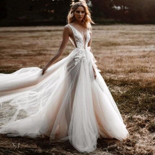 Sexy V-Neck Wedding Dresses Illusion Tulle Lace Backless Country Bridal Princess Gowns Pleats Sleeveless Robe De Mariee Beach
