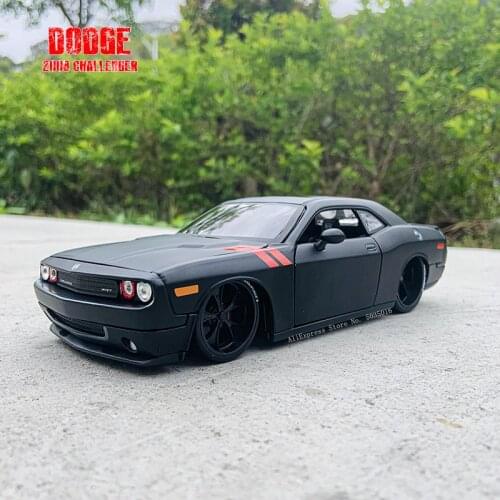 Maisto 1:24 2008 Dodge Challenger simulation alloy car model crafts decoration collection toy tools gift