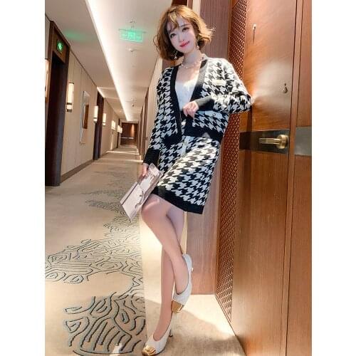 Contrasting color houndstooth v-neck knitted cardigan + high waist slim skirt suit womens 2020 autumn new
