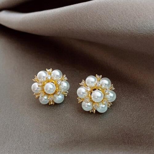 2020 New Classic Pearl Flower Stud Earrings Fashion Korean Women Jewelry Lady Temperament Small Earrings Accessories