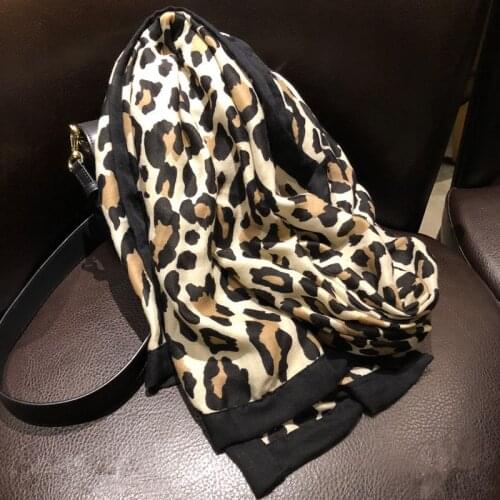 Luxury Brand Winter Scarf Leopard Scarf Women Soft Pashminas Shawls and Scarves Muslim Hijab Animal Print Leopardo Cape