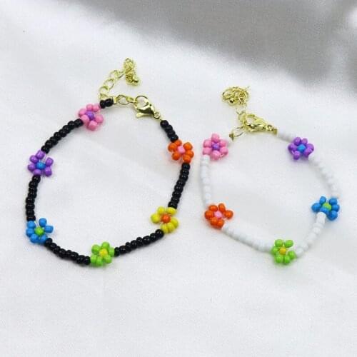 10 Pieces Handcrafted beaded daisy flowers bracelets hot sell summer jewelry for woemen vocation jewels for girl 9939