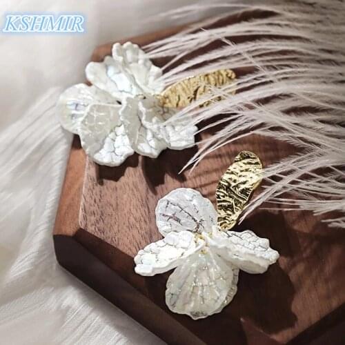 Kshmir Korean White Shell Cracked Flower Petal Earrings for Women 2021 New Cute Sweet Irregular Earring Trendy Beautiful Jewelry