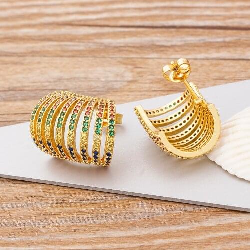 Classic Design Hollowed-out Banana Shape Stud Earrings for Women Brilliant Copper CZ Delicate Girl Gift Rainbow Earrings Jewelry