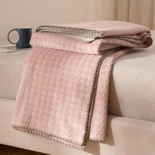 Double Blanket on the Bed Waffle Printed Pink Coral Fleece Bedspread for Winter Warm Single Queen Size Couvertures Solid Color