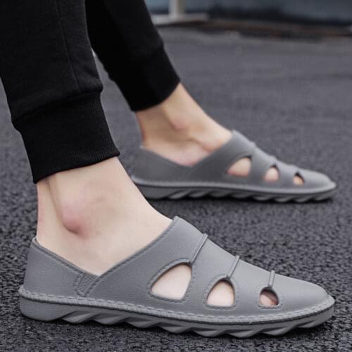 Slippers Mens Summer New Breathable Coros Shoes Mens Large Size Non-Slip Beach Sandals Soft Bottom Closed Toe Roman Shoes