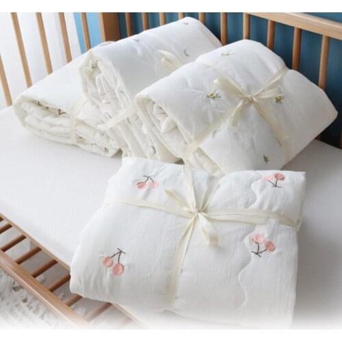 Korean Cherry Embroidery Cotton Baby Bed Quilt Kids Infant Cot Crib Quilts for Baby Bedding Quilts Blanket Lightweight Comforter