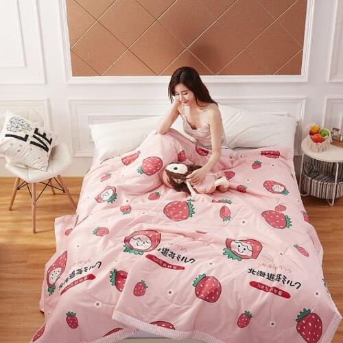 The Air Conditioner Is Cool In The Summer And The Quilt Is Thin By The Students