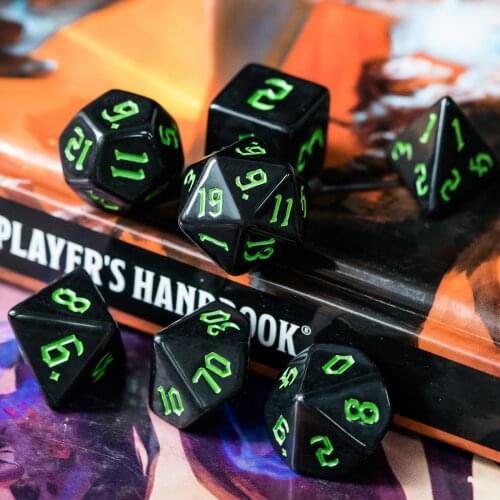 Poludie 7Pcs/Set DND Dice Set Green Sickle Font Polyhedral Dice D4 D6 D8 D10 D% D12 D20 for Role playing Game D&D RPG MTG Dice