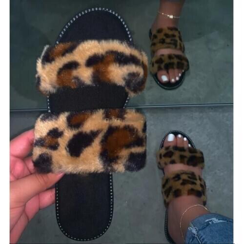 Pink home fashion wild hair slippers winter new bright diamond warm sandals female 2020 flip flop flat with interior slippers