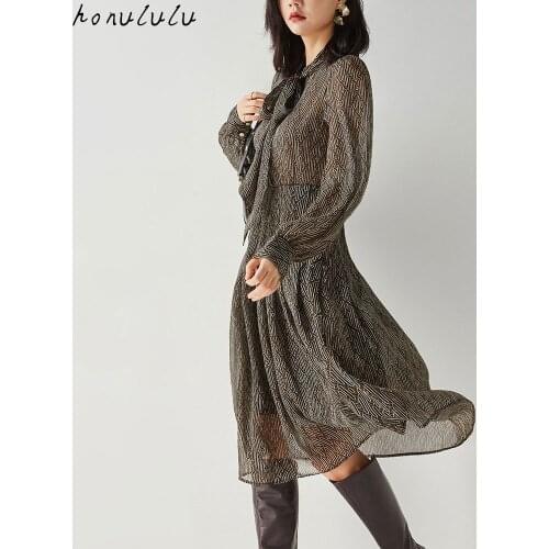 2021 autumn and winter new streamers are thin and high-waisted temperament romantic lantern sleeves mid-length printed dress wom