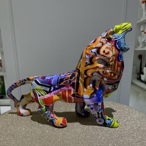 Creative Painted Graffiti lion Simple Living Room Color Decorations Home Entrance Decorations Wine Cabinet Office Resin Crafts