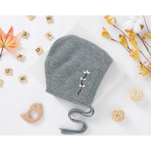 Newest Arrival Autumn Winter Newborn Baby Girls Boys Knit Bonnets Soft Comfortable Winter Warm Beanie Hat with Floral Embroidery