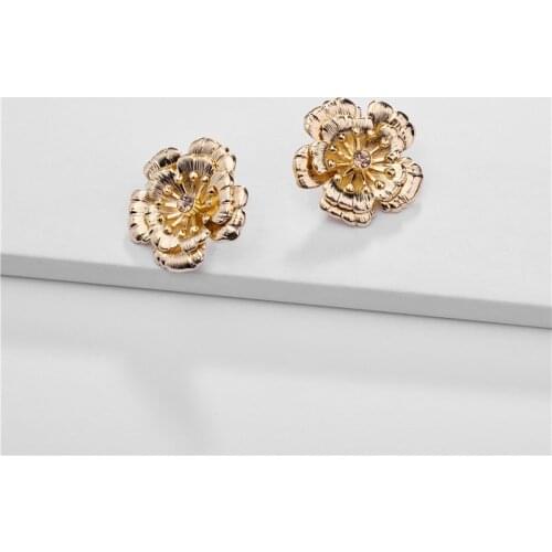 LUNA CHIAO Gold Plating Double Layered Flower Floral Petals Metal Stud Earrings