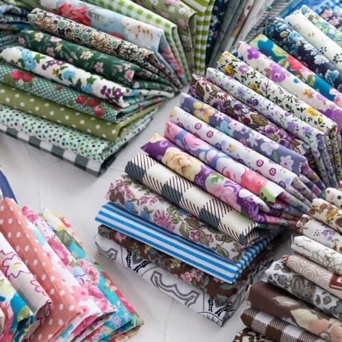 50 Pieces/Lot Patchwork Fabric Hand Stitched Quilt Fabric Pastoral Style Vintage Floral Pattern For DIY Little Girl Doll Clothes