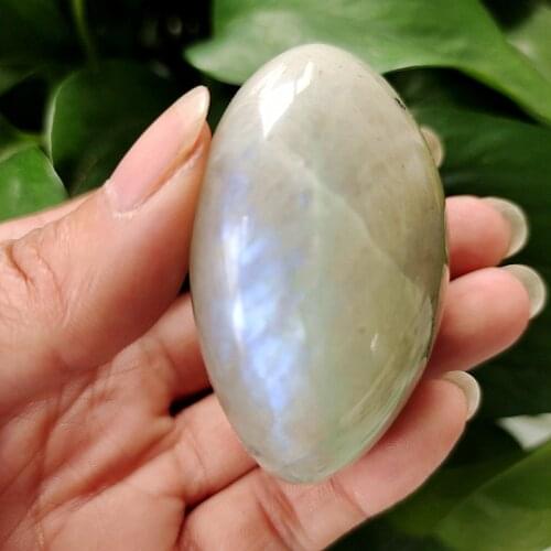 NaturalThe green color labradorite stone crystal palm stones plaything healing crystals and home decoration