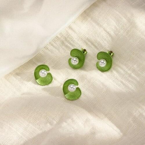 LOVOACC French Retro Simulation Pearl Earrings for Women Ladies Green Color Alloy Leaves Pendant Earrings Chic Accessories