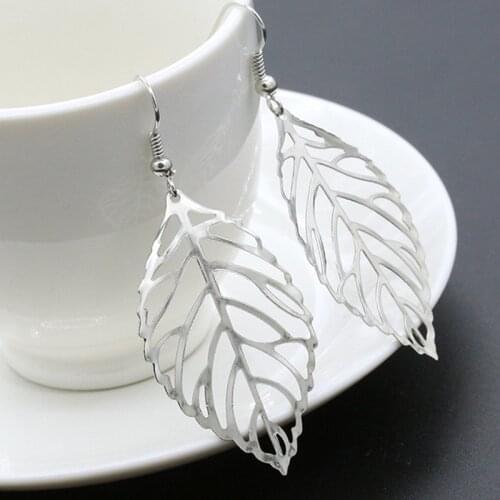Hot Pendientes Mujer Hot Fashion Wholesale Jewelry Hollow Metal Leaves Dangling Long Statement Earrings For Women Bijoux