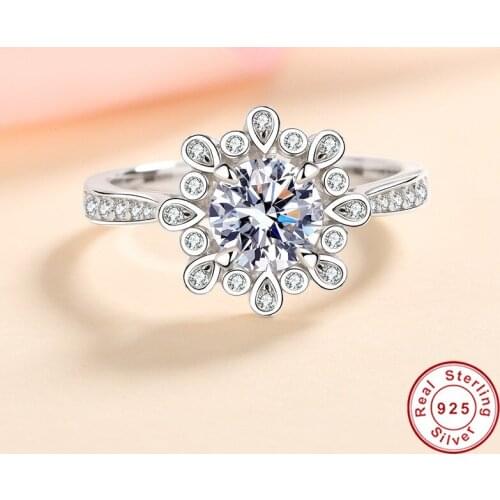 Geoki Luxury 925 Sterling Silver Passed Diamond Test Perfect Cut 1 Ct D Color VVS1 Moissanite Sunshine Ring New Arrival Jewelry