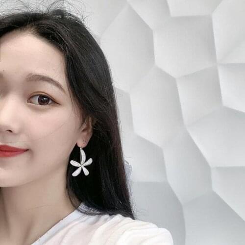 Korean Version Of Fashion New Temperament Earrings 2021 New Exaggerated Large Flower Acrylic Wild Super Fairy Petal Earrings