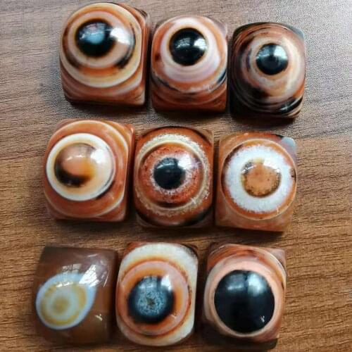 Natural agate eye gemstones old antique weathered lifelike colors are different to ward off evil spirits and pray for beautiful