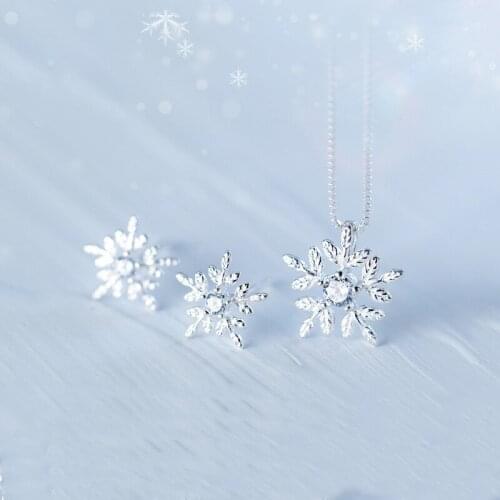 Exquisite S925 Silver Snowflake Stud Earrings Flower Necklace Pendant Ladies Engagement Jewelry Set