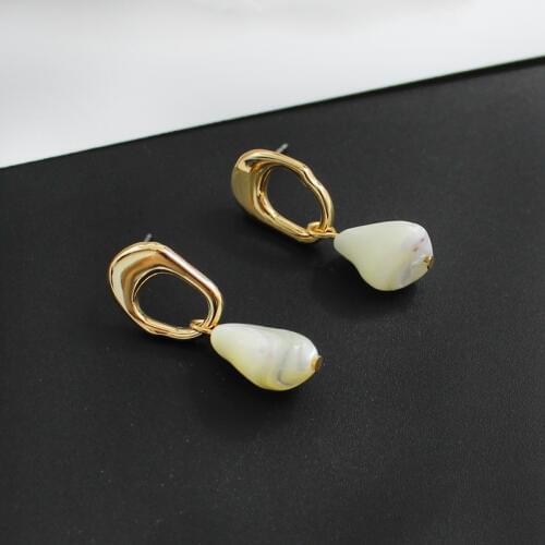 Korean Shell Pearl Earrings New Fashion Irregular Oval Hollow Pendant Earrings Female Chic Charm Jewelry Sister Gifts
