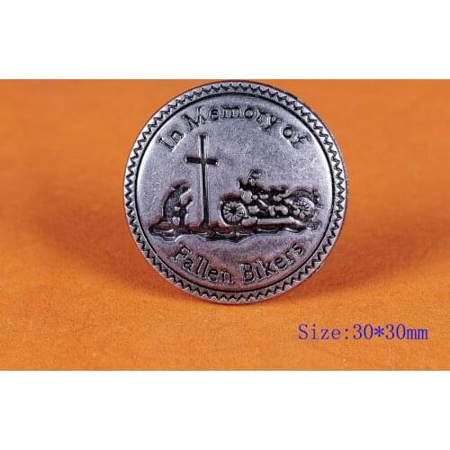 10X 30MM Retro SILVER IN MEMORY OF FALLEN BIKERS MOTORCYCLE SCREW BACK CONCHOS FOR DIY LEATHERCRAFT WALLET KEY CHAIN OPENER