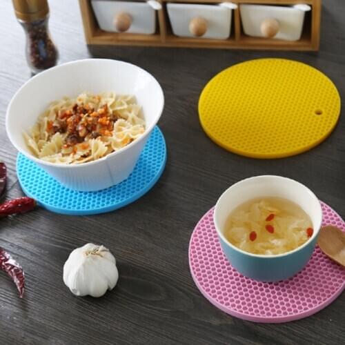 New Color Random Round Heat Resistant Silicone Mat Non Slip Pot Holder Table Drink Cup Coasters Placemat Kitchen Accessories